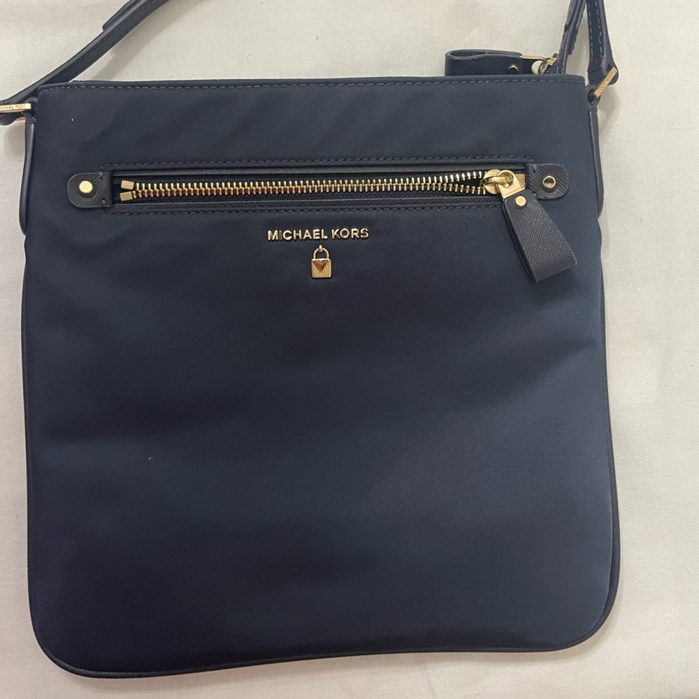 Michael Kors Kelsey Large Navy Nylon Crossbody Bag Gold Hardware EUC